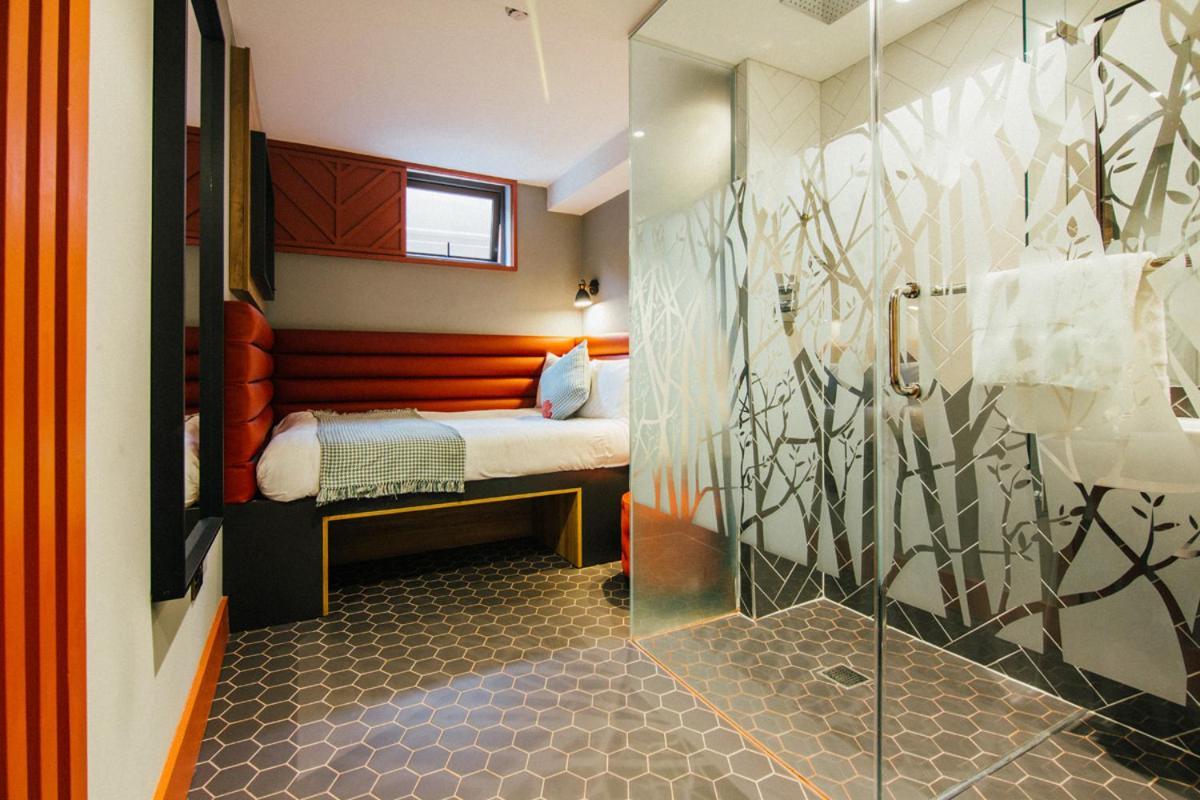 City Pod Room,695326182:JPEG